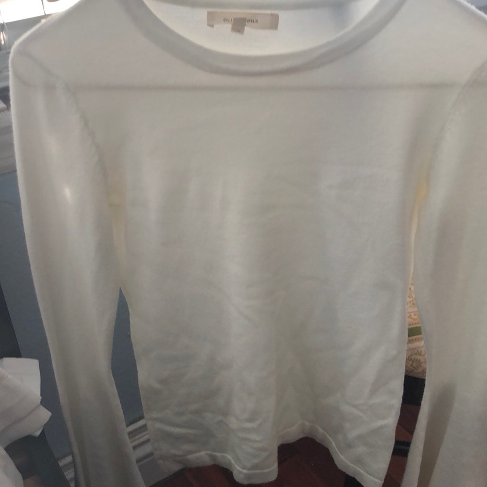 White fitted sweater with bell sleeve